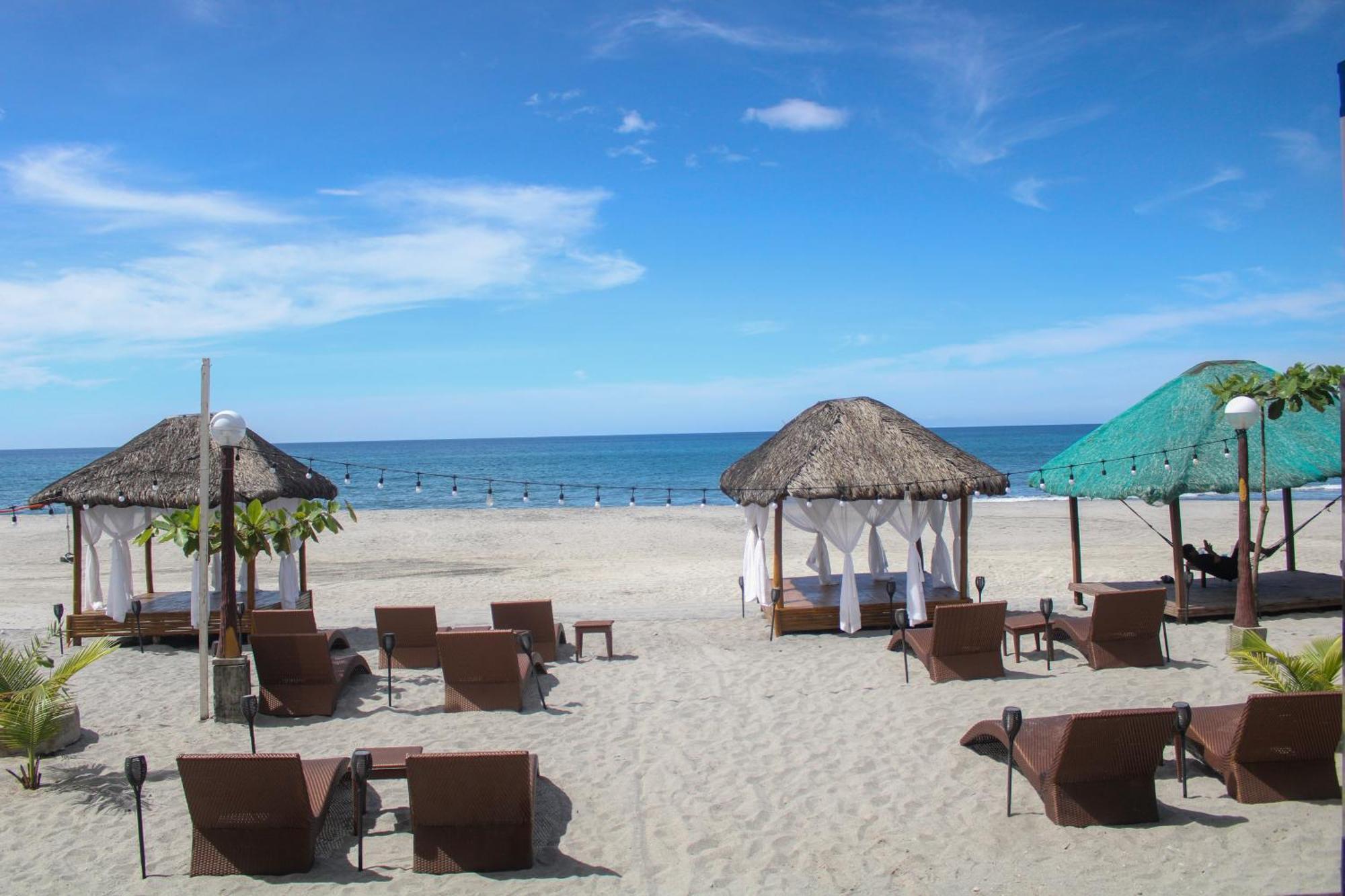 Q Beach Resort Cabangan Eksteriør billede
