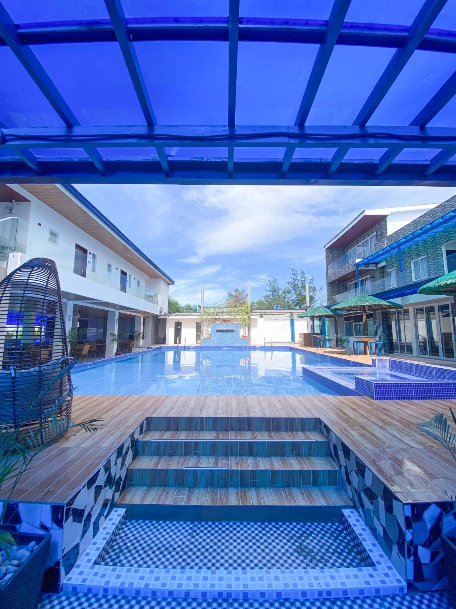 Q Beach Resort Cabangan Eksteriør billede